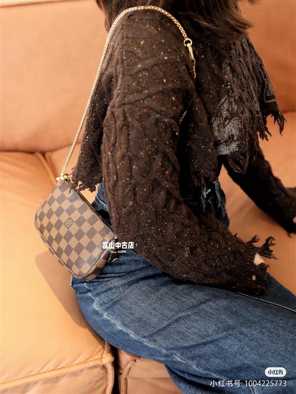 2026122105453558 580